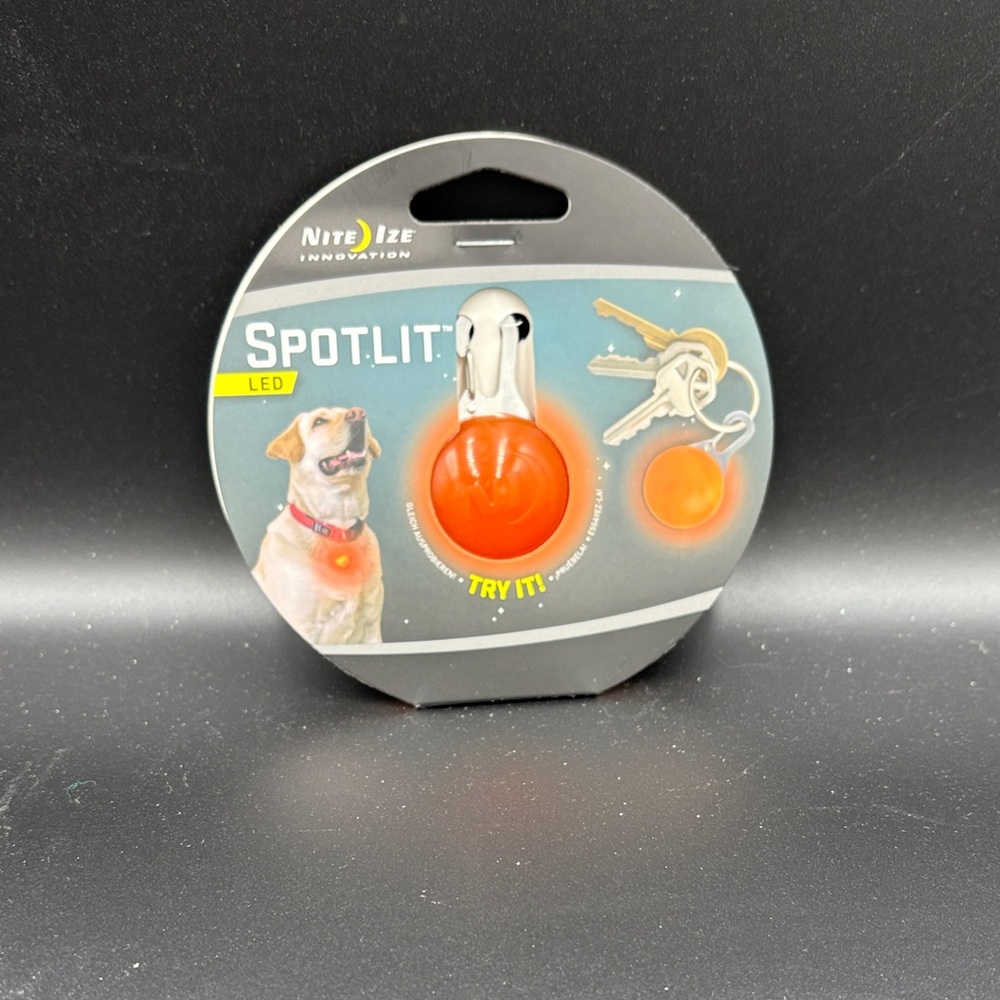 Brand New Nite Ize SpotLit LED Keychain/Pet Charm Light